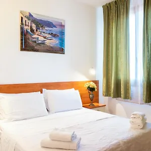 New Aurora Venice Couette-café